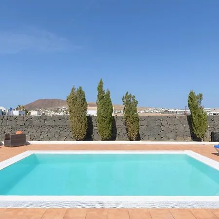 Vista De La Montana Playa Blanca (Lanzarote)
