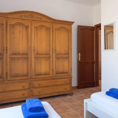 Vista De La Montaña Playa Blanca (Lanzarote)