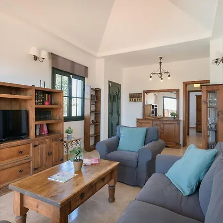 Vista De La Montaña Playa Blanca (Lanzarote)